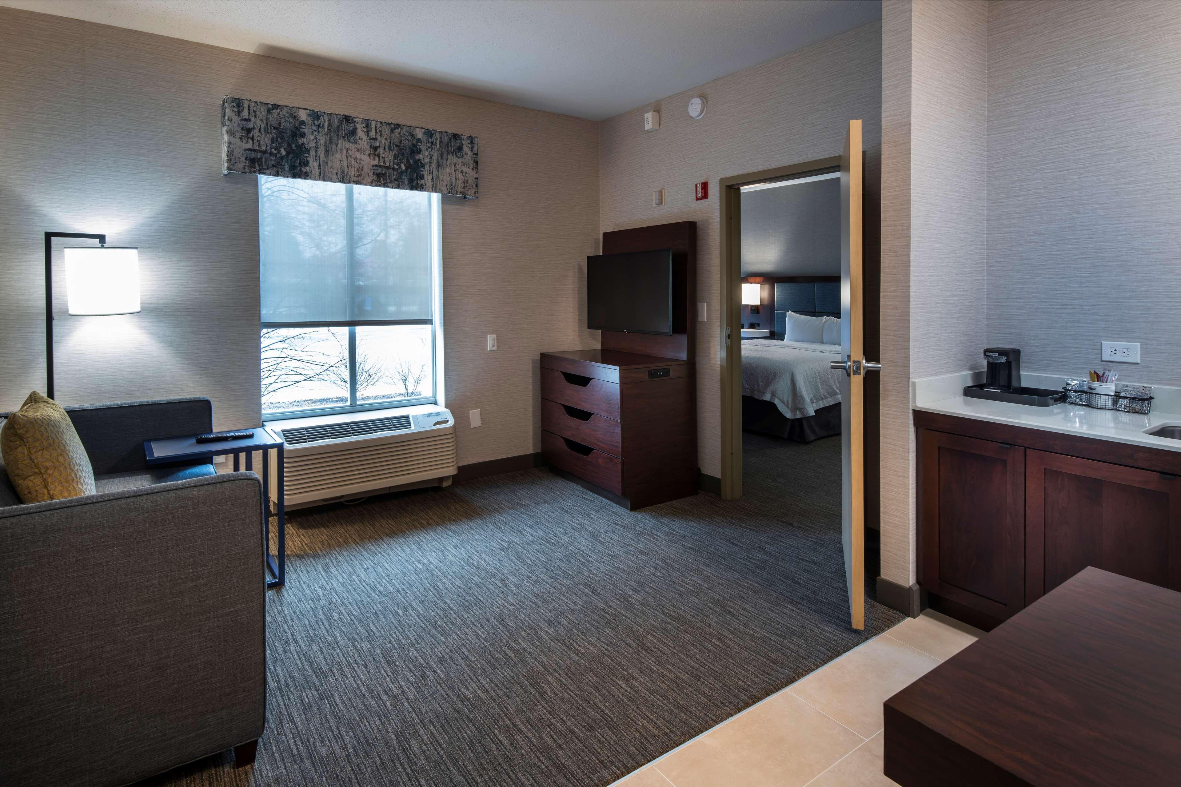 Hampton Inn & Suites Lincolnshire Exterior photo