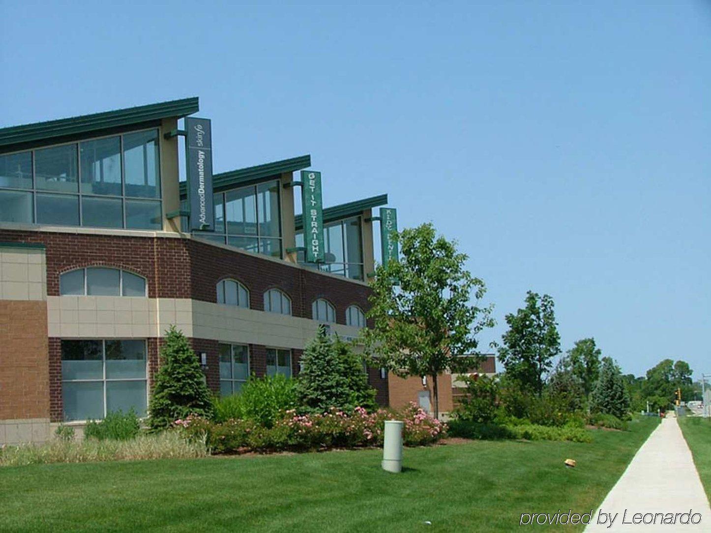 Hampton Inn & Suites Lincolnshire Exterior photo